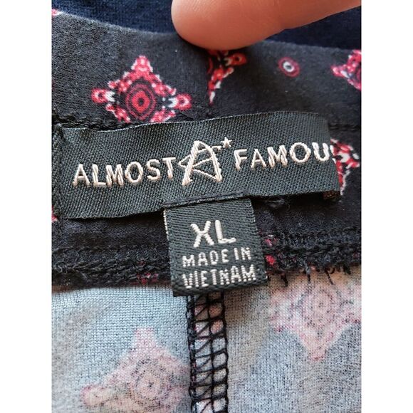 ALMOST A FAMOUS women's pull on w/ bow tie black red print soft wide legpants XL - Picture 6 of 9